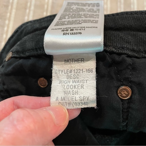 MOTHER High Waist Looker Jeans in A Model Spy Black 28 - Picture 7 of 11